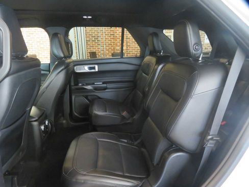 Used 2020 Ford Explorer Limited AWD/4WD image 16