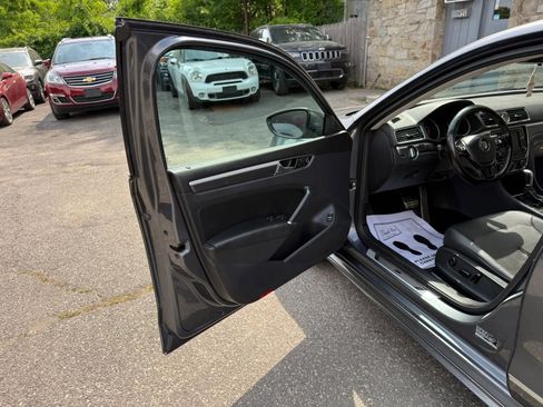 Used 2017 Volkswagen Passat 1.8T R-Line FWD image 26