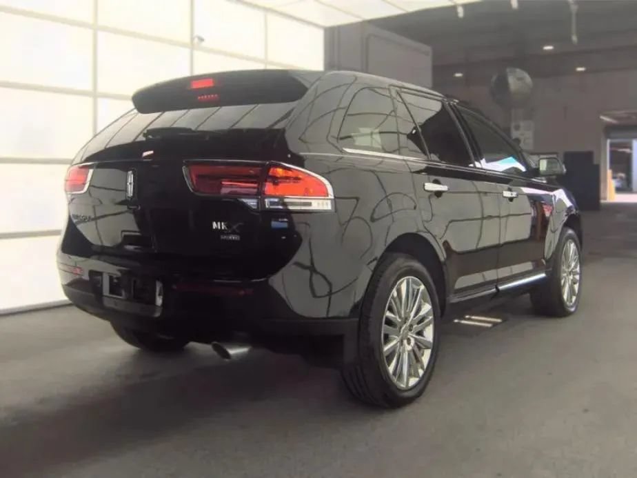 Used 2015 Lincoln MKX AWD w/ Equipment Group 102A image 4