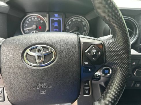 Used 2021 Toyota Tacoma TRD Off-Road AWD/4WD image 23