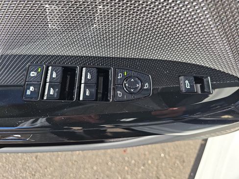 Certified 2025 BMW 740i image 29