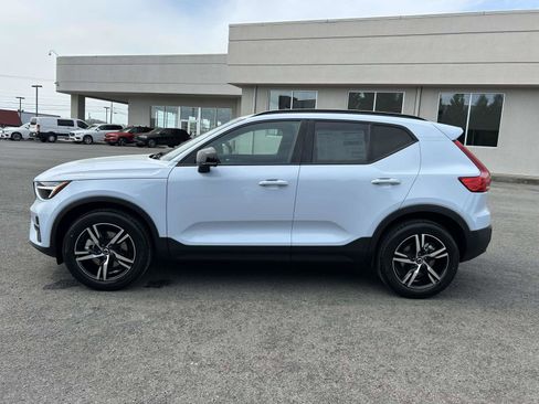 New 2026 Volvo XC40 B5 Core AWD/4WD image 6