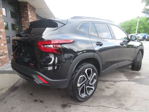 Used 2024 Chevrolet Trax RS FWD image 11