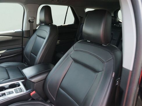 Used 2024 Ford Explorer XLT w/ Equipment Group 202A RWD image 10