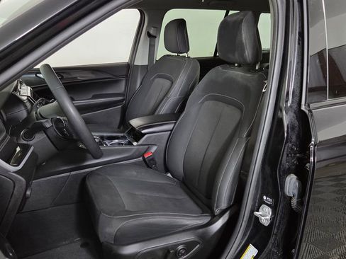 Used 2023 Jeep Grand Cherokee Laredo image 14