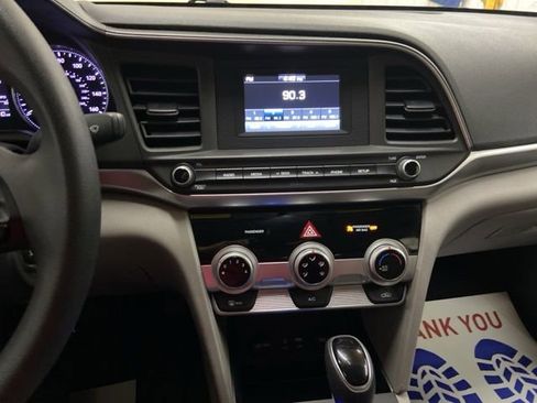 Used 2019 Hyundai Elantra SE image 30