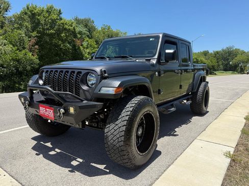 Used 2020 Jeep Gladiator Sport w/ Quick Order Package 24S AWD/4WD image 4