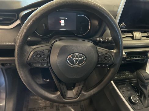 Used 2025 Toyota RAV4 XLE AWD/4WD image 13