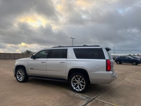 Used 2020 Chevrolet Suburban LT w/ Texas Edition Package RWD image 14