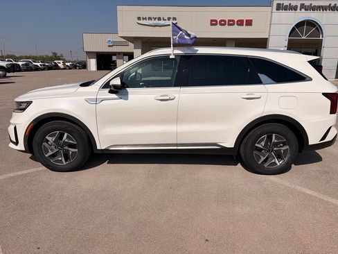 Used 2022 Kia Sorento EX w/ Panoramic Sunroof Package FWD image 2