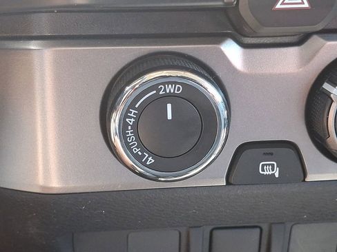 Used 2020 Toyota Tacoma SR5 AWD/4WD image 23