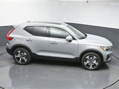 New 2025 Volvo XC40 B5 Core w/ Protection Package Premier image 47