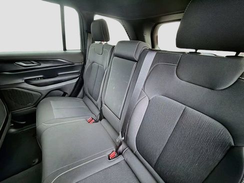 Used 2024 Jeep Grand Cherokee Laredo X w/ Luxury Tech Group I AWD/4WD image 12