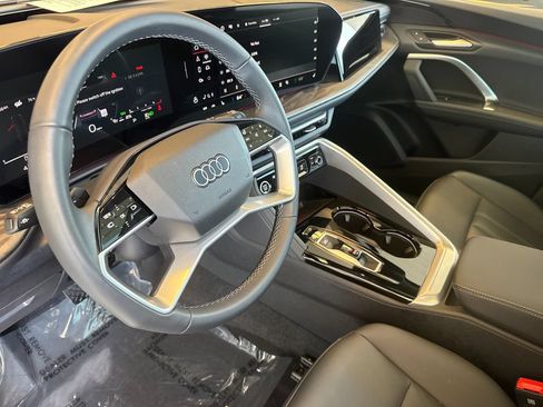 Certified 2025 Audi Q5 Premium AWD/4WD image 13