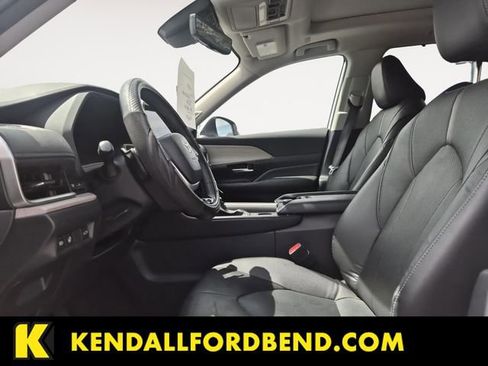Used 2024 Toyota Grand Highlander AWD image 9