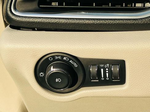 Used 2022 Chrysler Pacifica Limited image 22