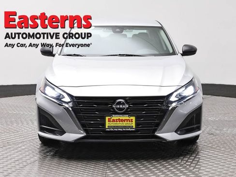 Used 2024 Nissan Altima 2.5 SV FWD image 2
