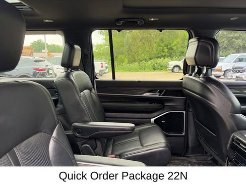 Used 2022 Jeep Wagoneer Series III w/ Premium Group I AWD/4WD image 13