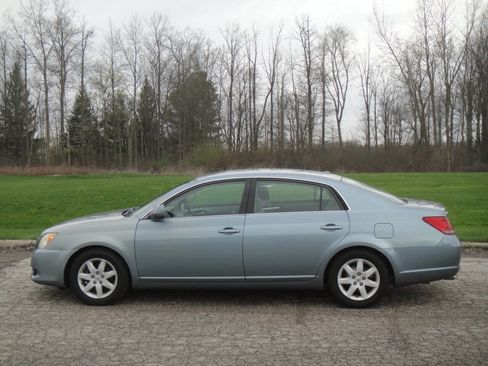 Used 2010 Toyota Avalon XL image 5