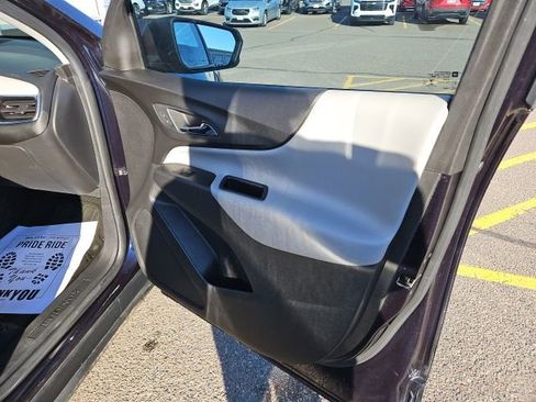 Used 2020 Chevrolet Equinox LS image 32