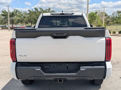 Used 2022 Toyota Tundra SR5 w/ SR5 Convenience Package image 5