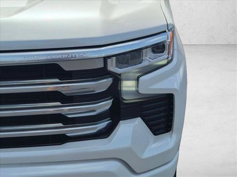 Certified 2024 Chevrolet Silverado 1500 High Country AWD/4WD image 9