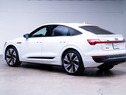 Used 2024 Audi Q8 e-tron Prestige w/ Prestige Package AWD/4WD image 4