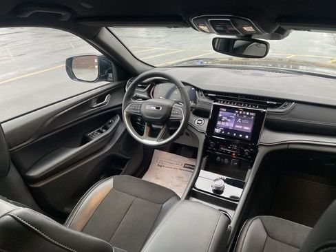 Used 2024 Jeep Grand Cherokee Altitude image 16