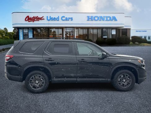 Used 2025 Honda Pilot TrailSport image 6