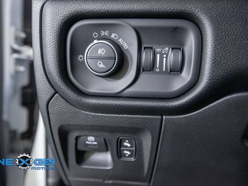 Used 2022 RAM 1500 Laramie AWD/4WD image 13