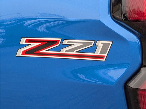 Used 2023 Chevrolet Colorado Z71 w/ Z71 Convenience Package 2 image 9