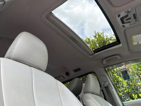 Used 2013 Toyota Sienna XLE AWD/4WD image 16