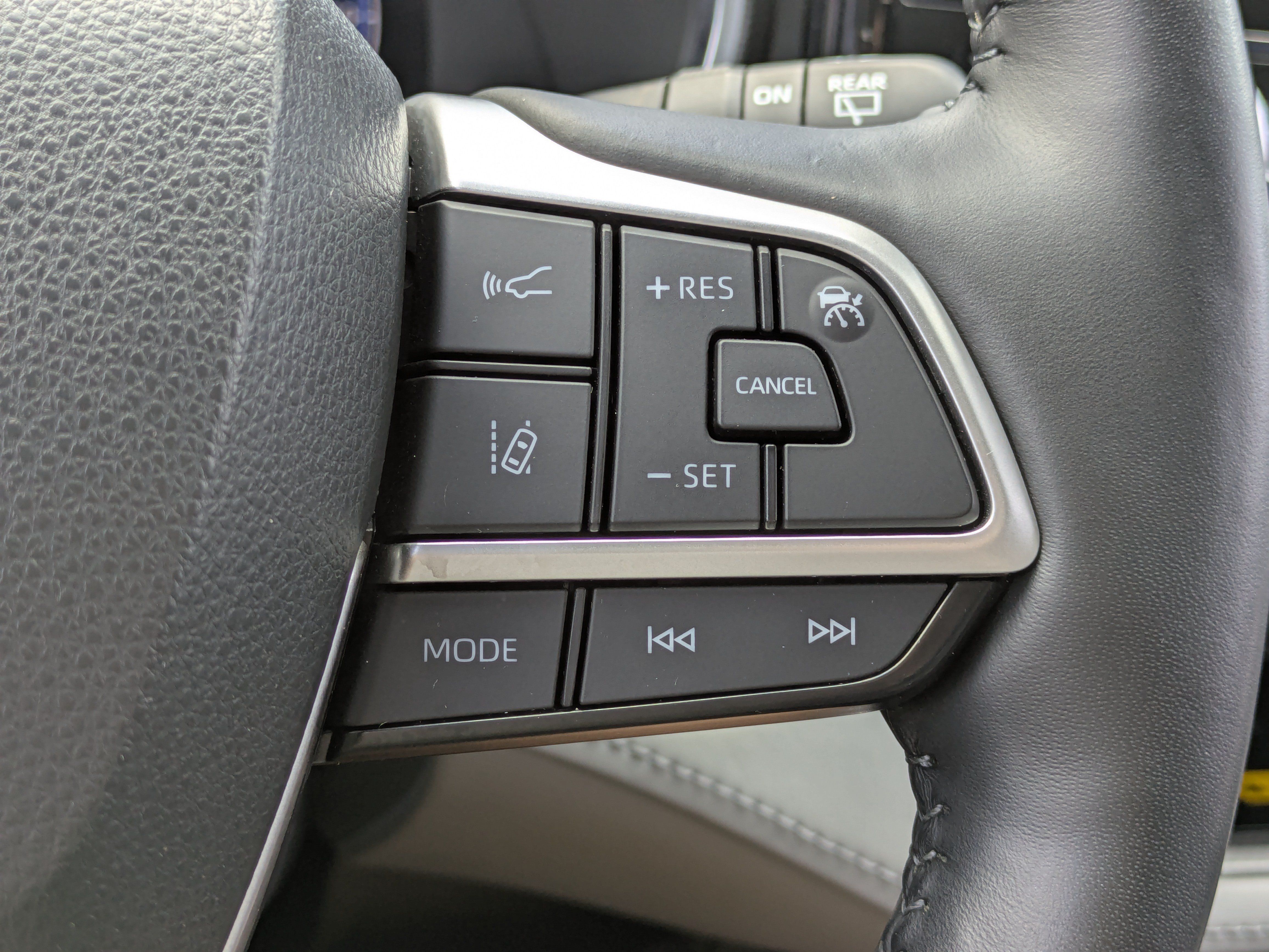 Used 2023 Toyota Highlander Platinum FWD image 23