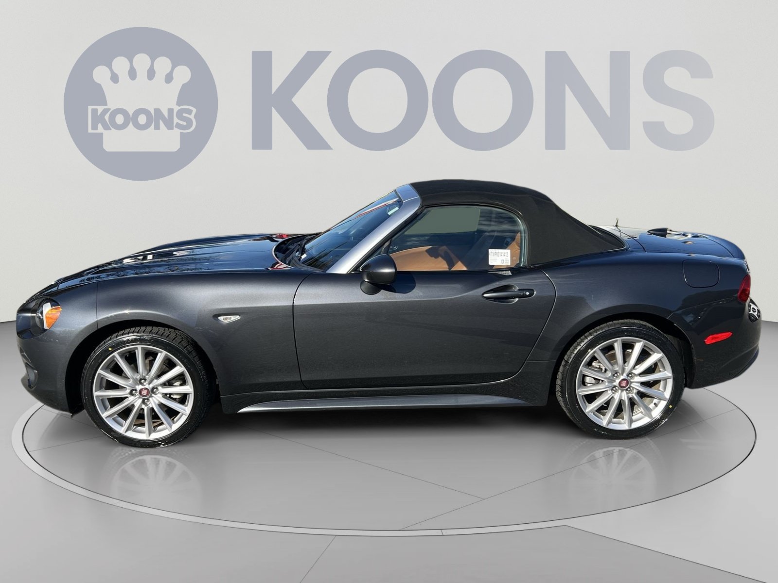 Used 2019 FIAT 124 Spider Lusso w/ Navigation & Sound Group RWD image 2