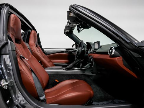 Used 2018 MAZDA MX-5 Miata RF Grand Touring image 26