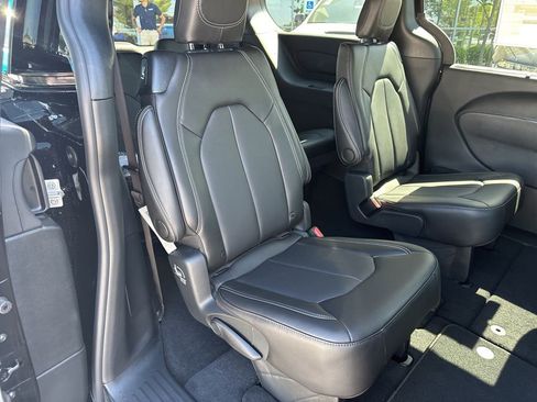 New 2026 Chrysler Pacifica Select image 51