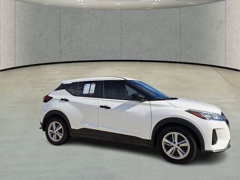 Used 2023 Nissan Kicks S image 3