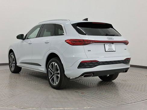 Certified 2025 Audi Q5 Premium w/ Convenience Package image 3