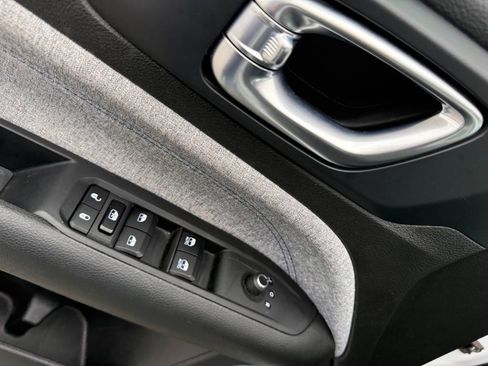 Used 2024 Jeep Compass Latitude image 11