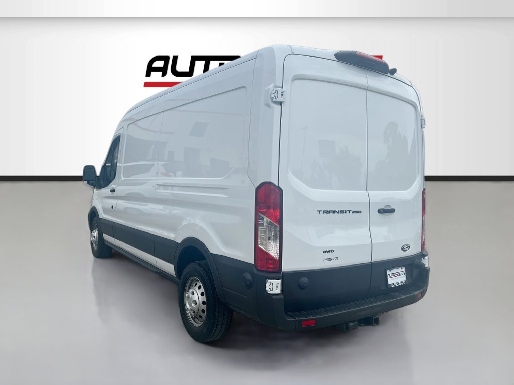 Used 2026 Ford Transit 250 148 Medium Roof Extended AWD image 5