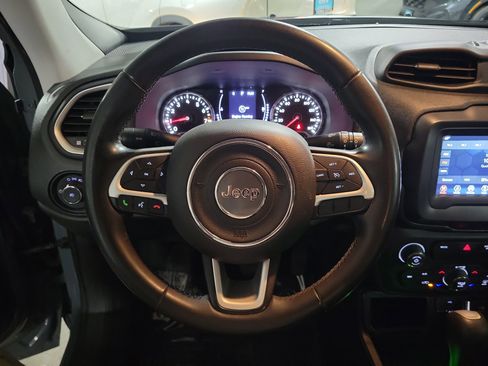 Used 2018 Jeep Renegade Latitude image 20