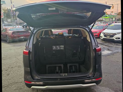 Used 2022 Kia Carnival LX image 27