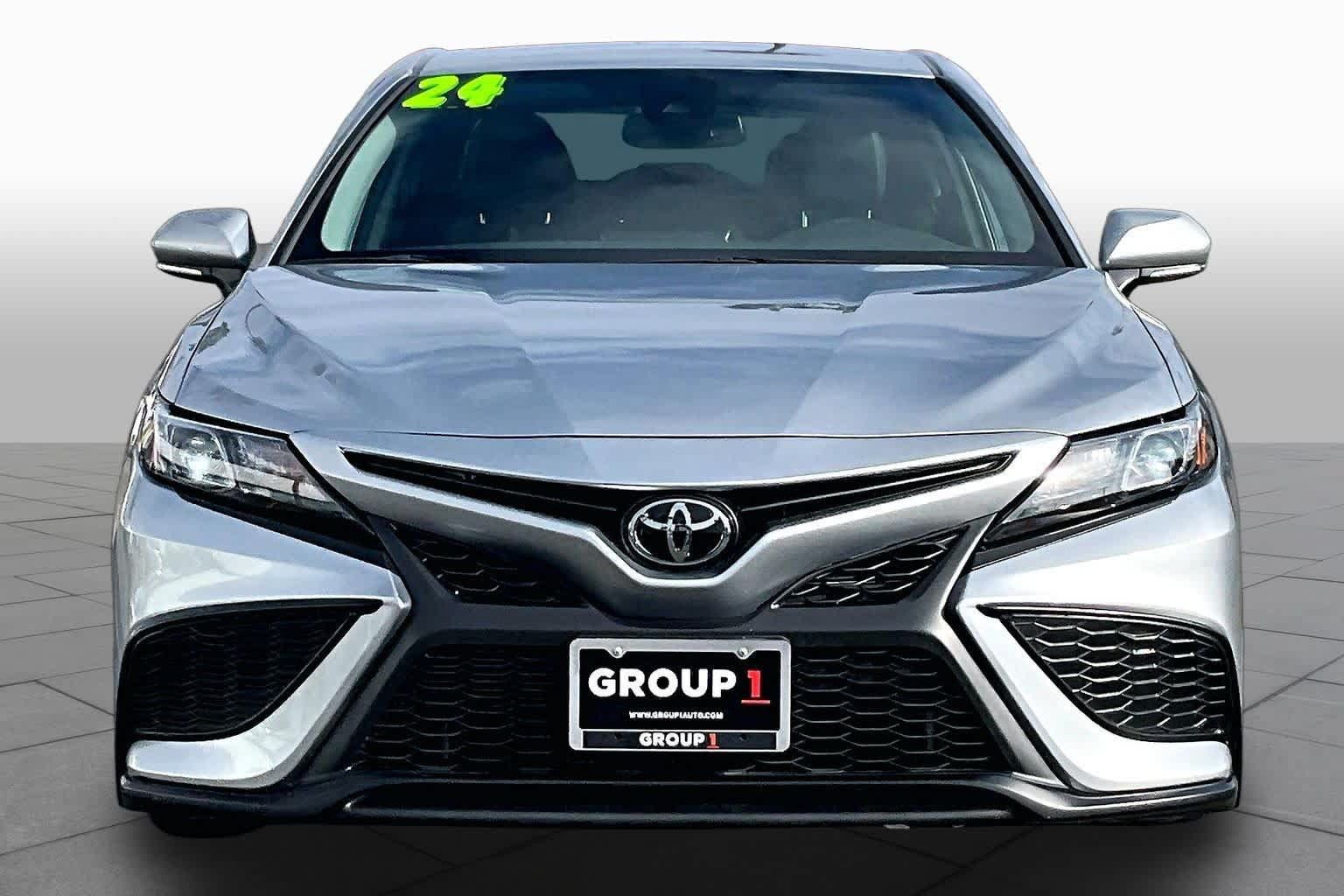Used 2024 Toyota Camry SE w/ Convenience Package FWD image 3