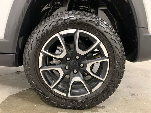 Used 2024 Jeep Compass Trailhawk image 19
