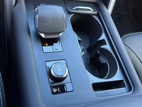 Used 2023 Land Rover Discovery Metropolitan Edition image 27