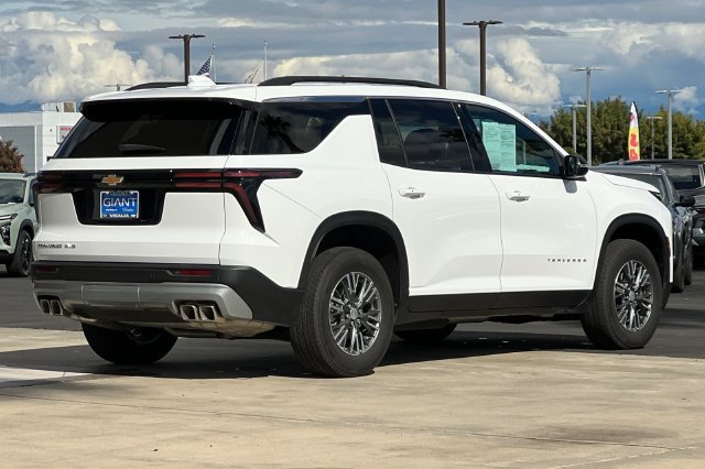 Used 2026 Chevrolet Traverse LT AWD/4WD image 4