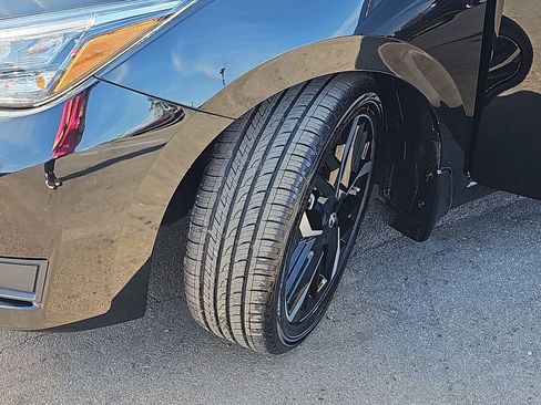 Used 2023 Nissan Versa SR w/ Trunk Package image 33