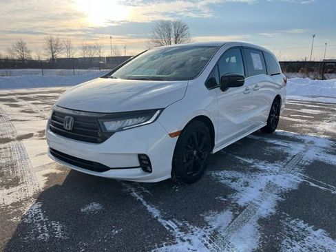 Used 2023 Honda Odyssey Sport image 3