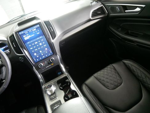 Used 2023 Ford Edge Titanium w/ Class II Trailer Tow Package AWD/4WD image 11