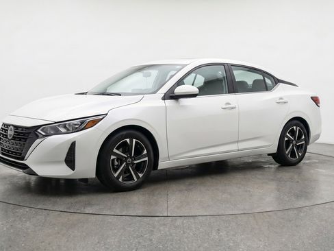 Used 2025 Nissan Sentra SV image 3